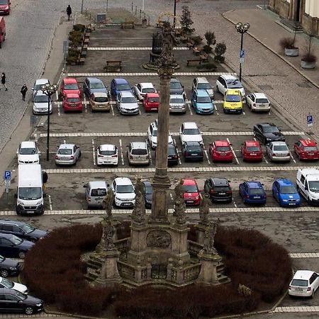 Apartman V Centru Na Velkem Namesti Hradec Králové Exterior foto