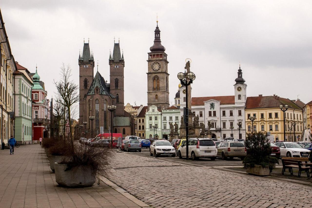 Apartman V Centru Na Velkem Namesti Hradec Králové Exterior foto